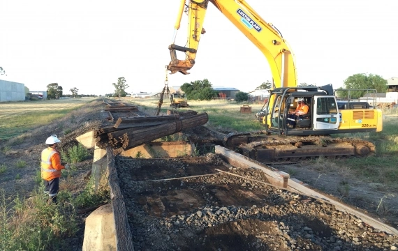 Cleaning Railway Deck on Echuca Deniliquin Bridge - Multiworks